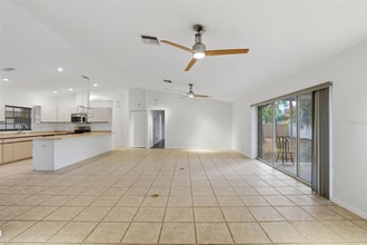 131 2nd Ave E in Palmetto, FL - Foto de edificio - Building Photo