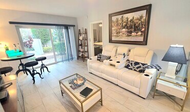 4143 N Ocean Blvd, Unit 102 in Fort Lauderdale, FL - Foto de edificio - Building Photo