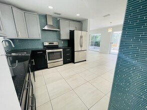 1900 NE 41st St in Oakland Park, FL - Building Photo - Building Photo