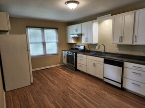 2337 N Delaware Ave in Springfield, MO - Building Photo - Building Photo