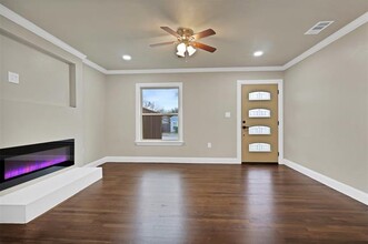 301 Avenue Ave in Garland, TX - Building Photo - Building Photo
