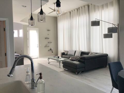 2019 E Camelback Rd in Phoenix, AZ - Building Photo - Building Photo