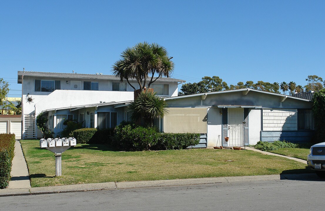 1702-1710 Haven Pl in Newport Beach, CA - Foto de edificio