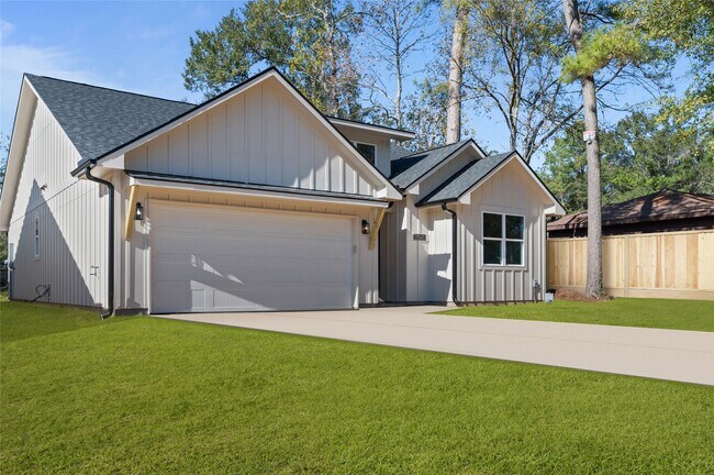 28411 Champion Oaks Dr in Magnolia, TX - Building Photo - Building Photo
