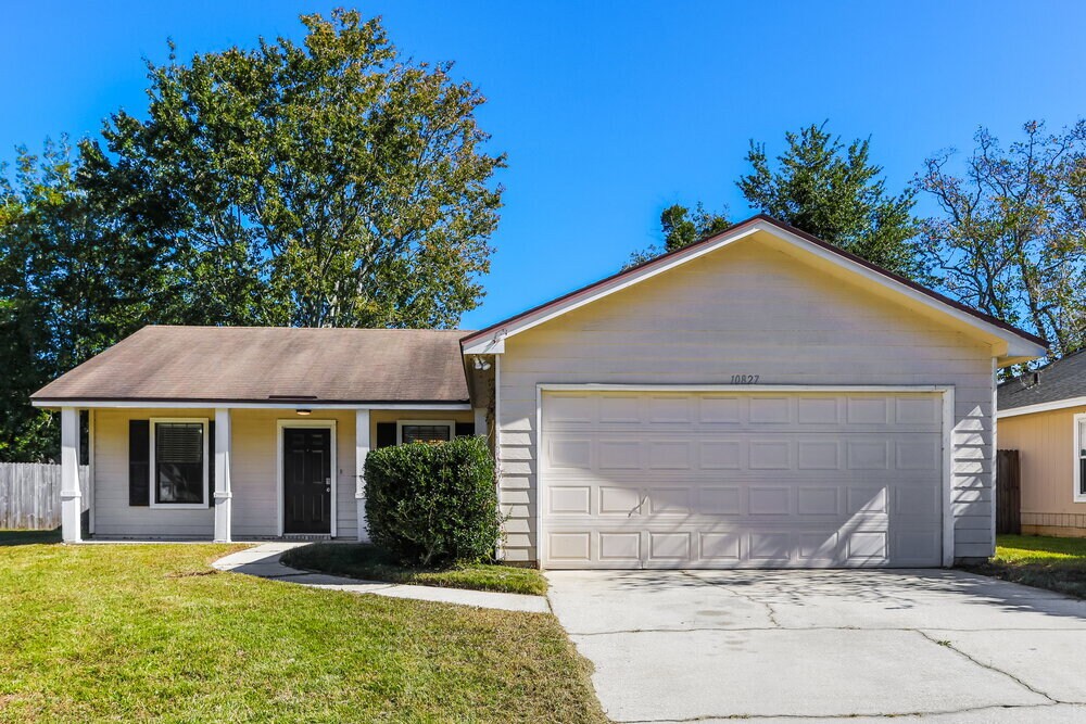 10827 Carrington Ct in Jacksonville, FL - Building Photo