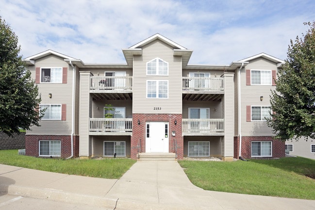 Cypress Pointe in Cedar Rapids, IA - Building Photo - Building Photo
