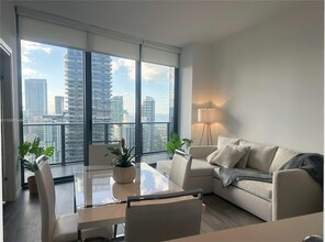 801 S Miami Ave, Unit 4803 in Miami, FL - Building Photo - Building Photo