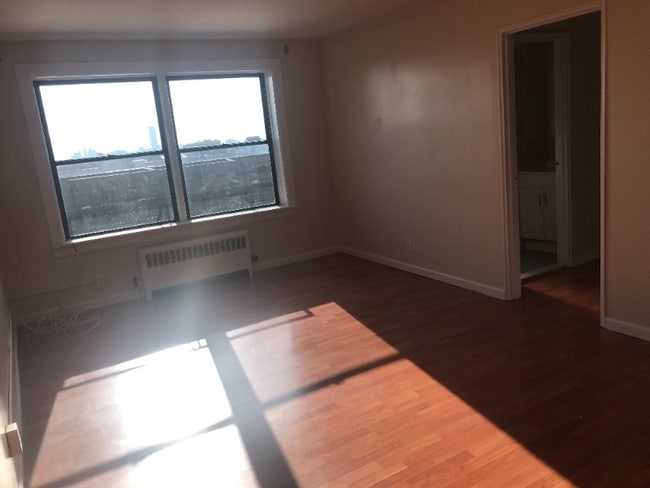 1104 Palisade Ave in Union City, NJ - Building Photo - Building Photo