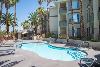 7105 S Durango Dr in Las Vegas, NV - Building Photo - Building Photo