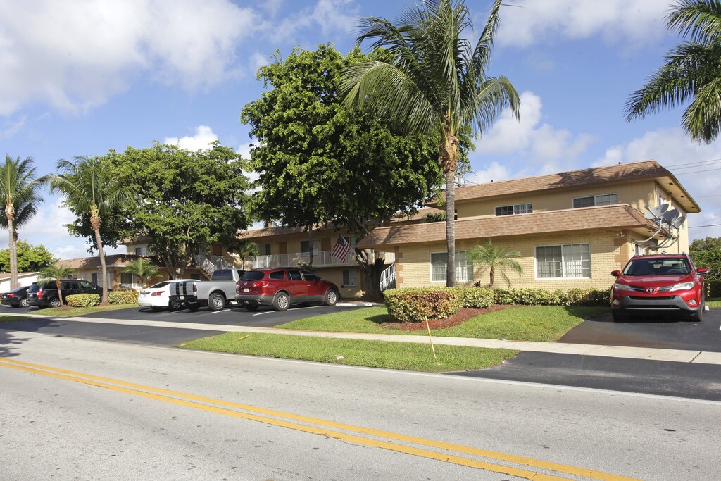 Kilmair Cresthaven Apartments in Pompano Beach, FL