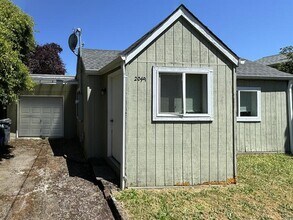 2049 City View St in Eugene, OR - Building Photo - Building Photo