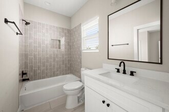 8404 Curry Rd in Houston, TX - Building Photo - Building Photo