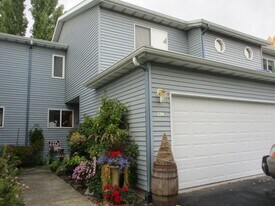 124 Lambert Ct in Kalispell, MT - Building Photo