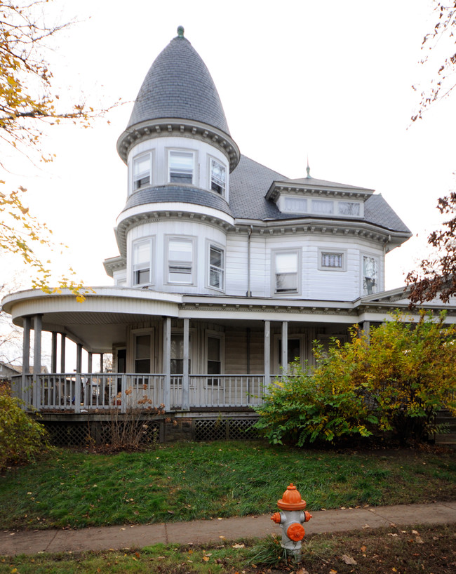 52 Pleasant St in Marlborough, MA - Foto de edificio - Building Photo