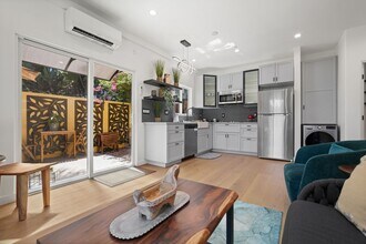 2258 Helios Dr, Unit 2258 Helios Dr - Unit A in Los Angeles, CA - Building Photo - Building Photo