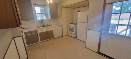 1535 Parker Dr in Mayfield Heights, OH - Building Photo - Building Photo