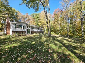 19 Rustic Dr in Essex Junction, VT - Building Photo - Building Photo