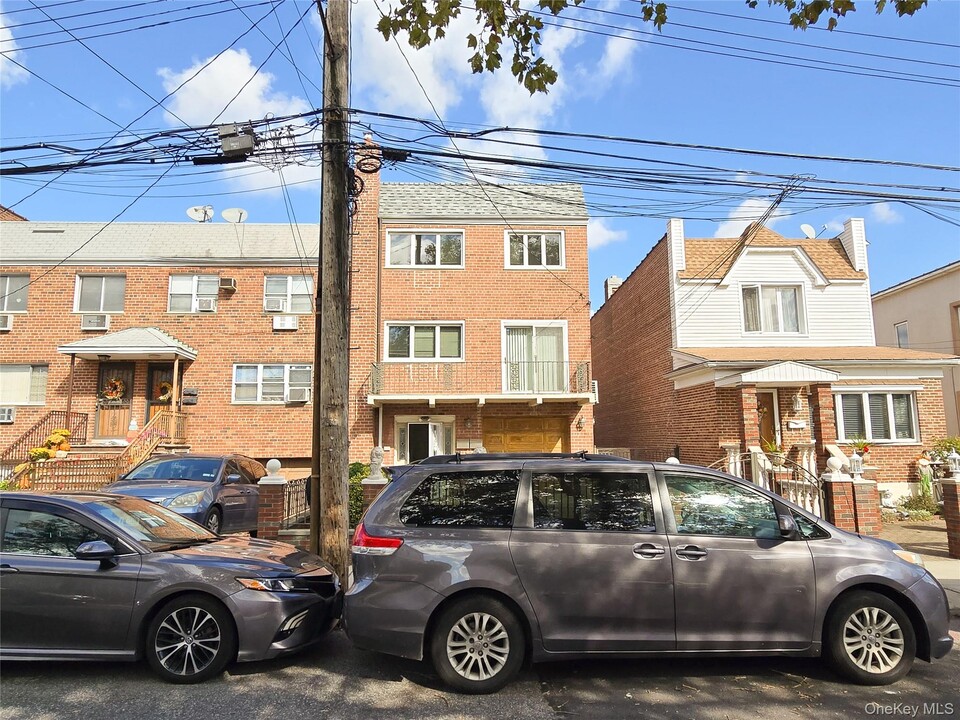 59-27-5971 71st St in Queens, NY - Building Photo