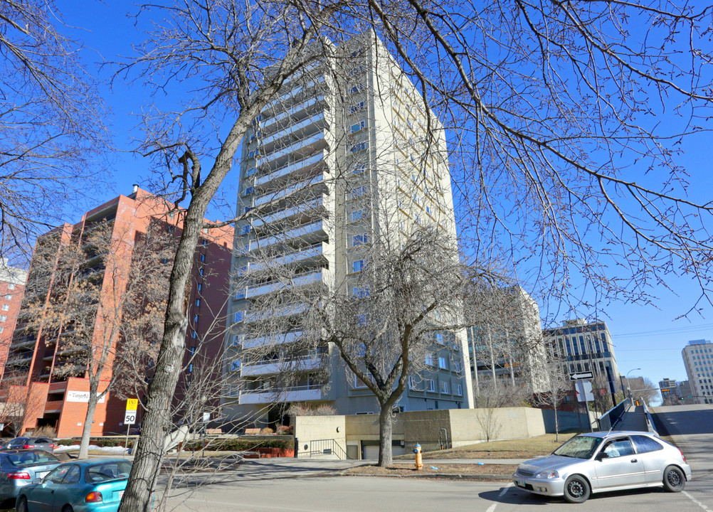 Westcliffe Arms in Edmonton, AB - Building Photo