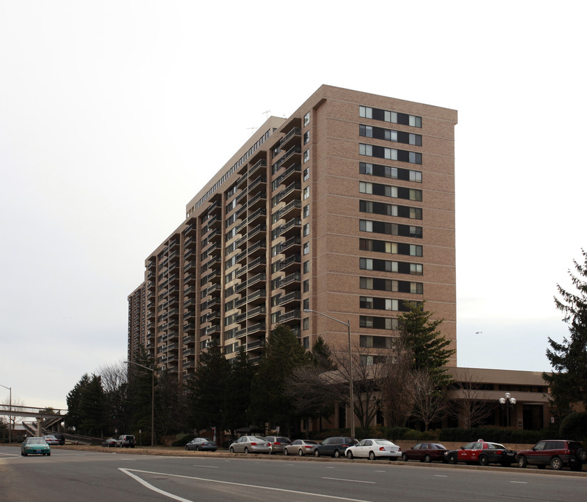 Skyline House in Falls Church, VA - Building Photo