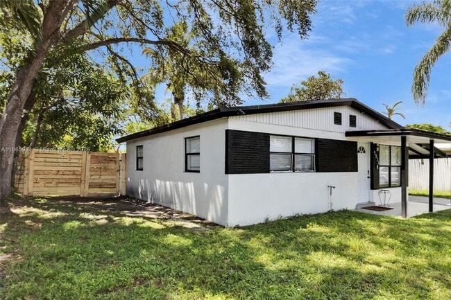 5836 Hope St in Hollywood, FL - Building Photo - Building Photo