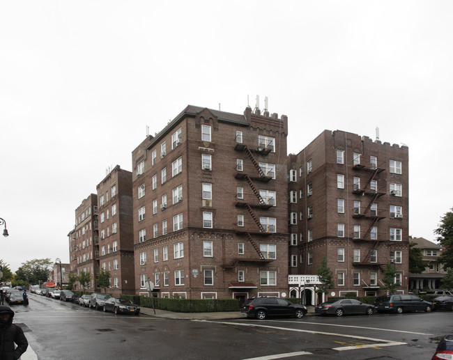 580 E 17th St in Brooklyn, NY - Foto de edificio - Building Photo