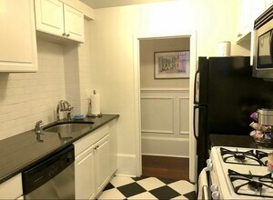 1624 Spruce St, Unit 1624 Spruce St APT 1R in Philadelphia, PA - Foto de edificio - Building Photo