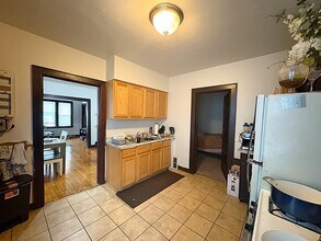 1734 N Arlington Pl, Unit Cottage in Milwaukee, WI - Building Photo - Building Photo