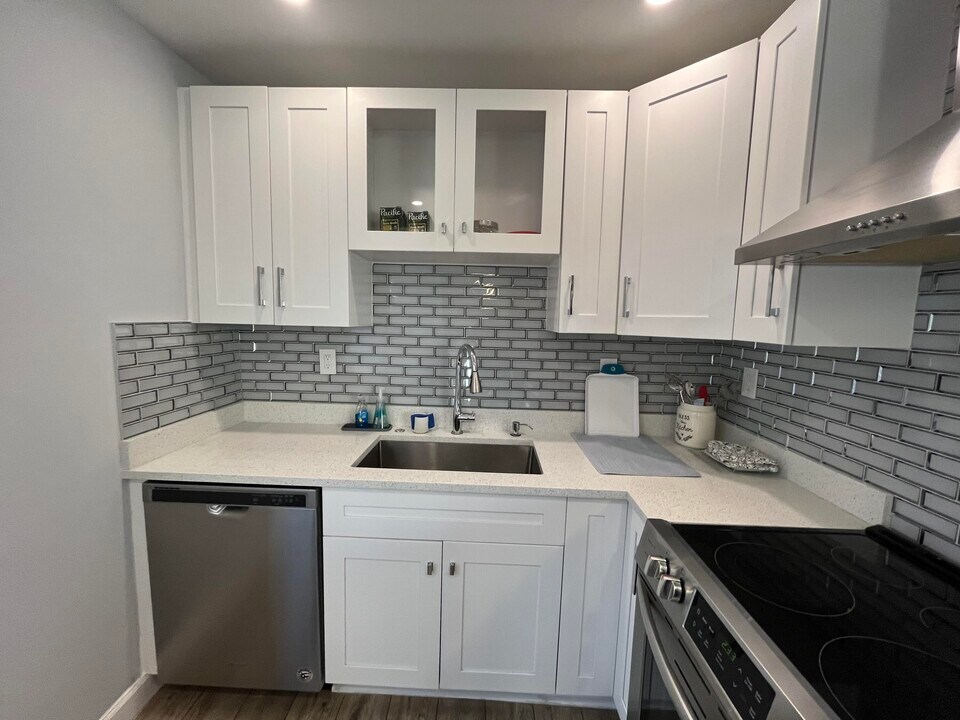 812 Burgundy Q in Delray Beach, FL - Building Photo