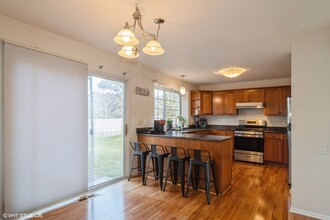1532 Knoll Crest Dr in Bartlett, IL - Building Photo - Building Photo
