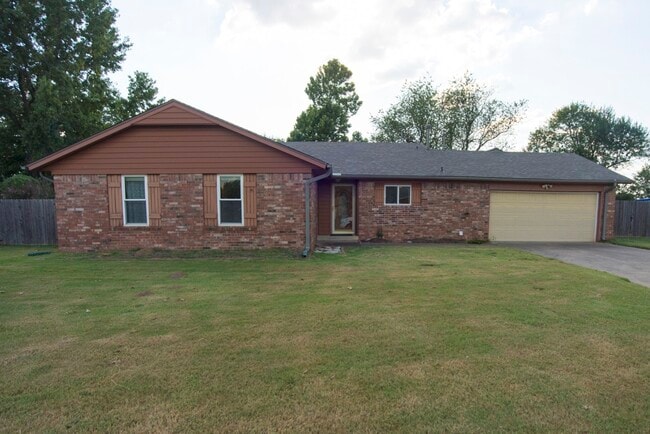 property at 802 N Juniper St