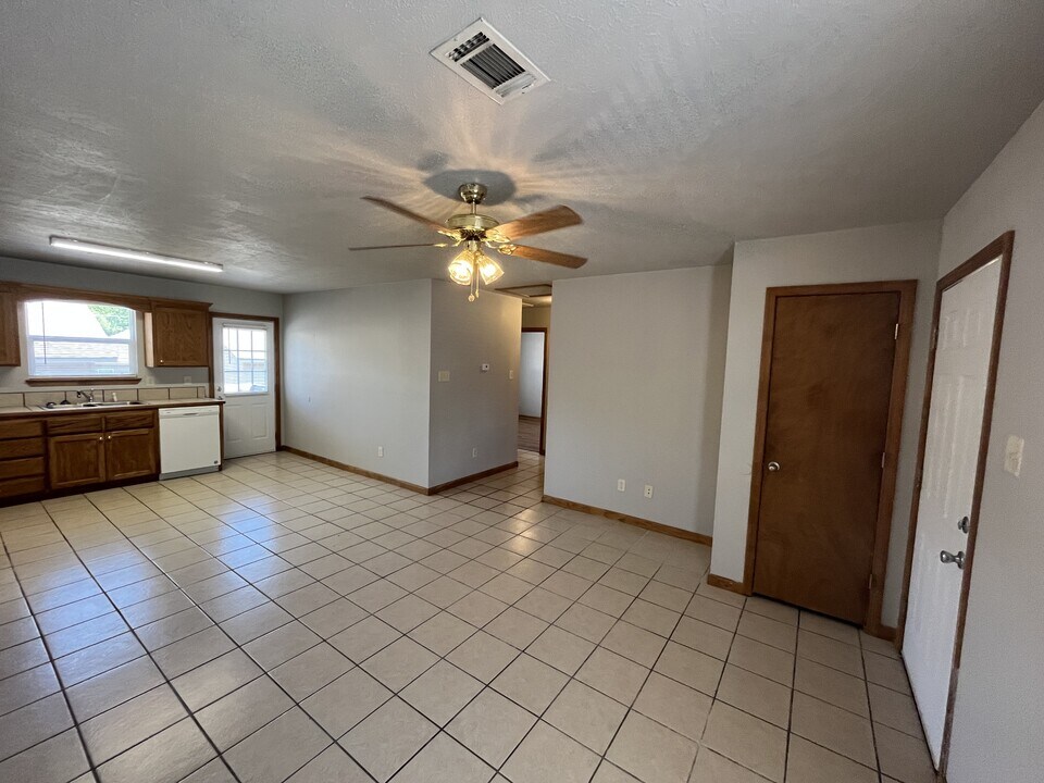 10 Marie Ln in Austin, AR - Building Photo