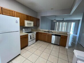 1093 Woodfield Rd in Greenacres, FL - Building Photo - Building Photo