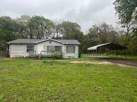 17186 Countrywood in Lindale, TX - Building Photo