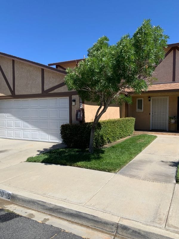 43920 Bobby Jones Dr in Lancaster, CA - Building Photo - Building Photo