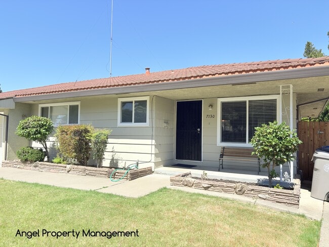 7130 Reichmuth Way in Sacramento, CA - Foto de edificio - Building Photo