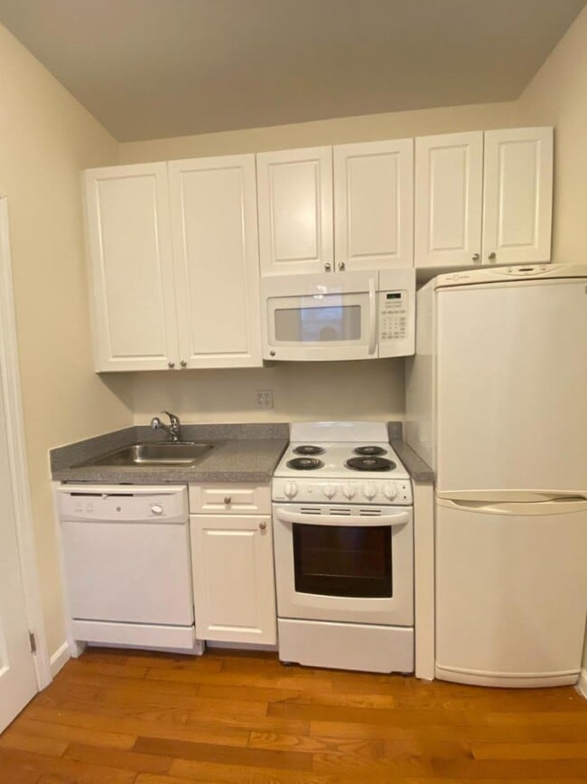 53 W 72nd St in New York, NY - Building Photo - Building Photo