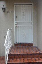 10221 Fontainebleau Blvd in Miami, FL - Building Photo - Building Photo