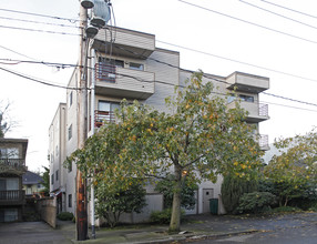 Wai Lee Apartment in Seattle, WA - Foto de edificio - Building Photo