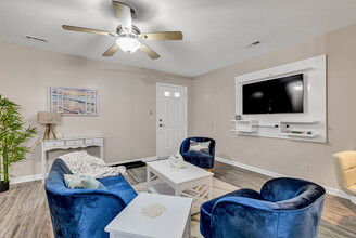 403 71st Ave N, Unit #4 MTR-3 mos plus in Myrtle Beach, SC - Foto de edificio - Building Photo