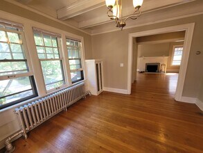 2541 N Lake Dr, Unit Upper in Milwaukee, WI - Foto de edificio - Building Photo