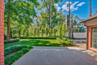 200 Aspen Rd in Birmingham, MI - Building Photo - Building Photo