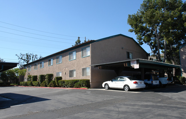 Sunset Bay 2 in Costa Mesa, CA - Foto de edificio - Building Photo