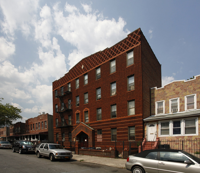 495 E 94th St in Brooklyn, NY - Building Photo