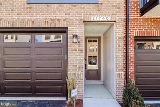 21740 Charing Cross Ter in Ashburn, VA - Building Photo - Building Photo