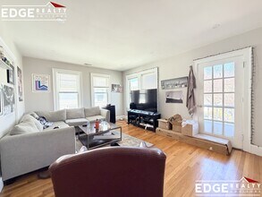72 Hunnewell Ave, Unit 2 in Boston, MA - Building Photo - Building Photo
