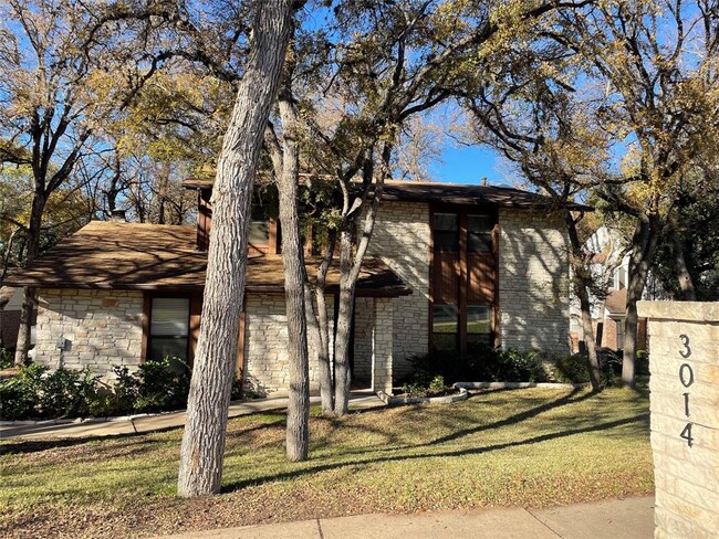 3014 Thousand Oaks Dr in Austin, TX - Foto de edificio - Building Photo