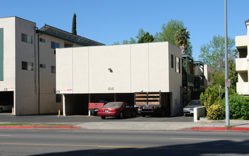 6705 Woodman Ave in Van Nuys, CA - Building Photo - Building Photo