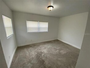 569 E Broome St in Clermont, FL - Foto de edificio - Building Photo