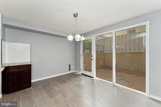 212 G St SW in Washington, DC - Building Photo - Building Photo